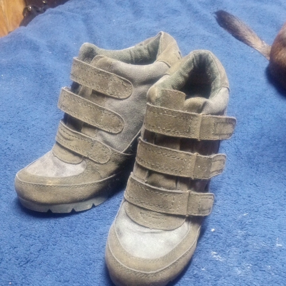 Kids' Brown Velcro Strap Shoes